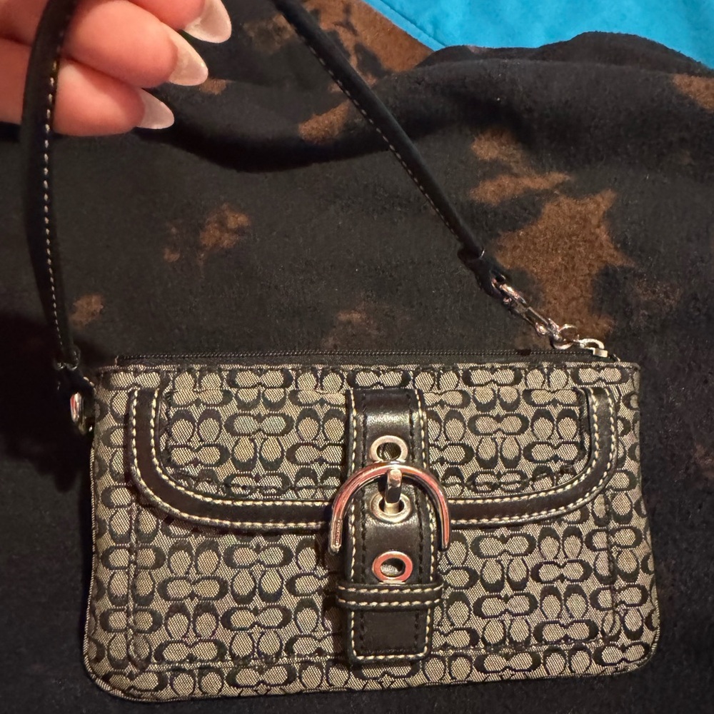 Coach wristlet opened to offers